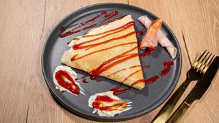 Clatita cu cremă de brânză si sunca