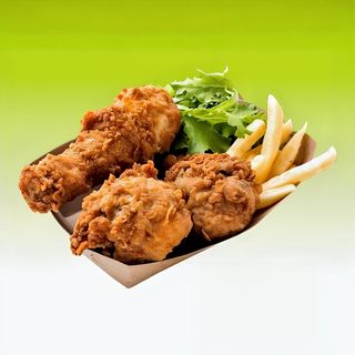 Stripsy z kurczaka i frytki