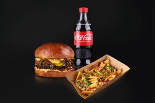 Комбо Бургер з томленою яловичиною, Картопляні діпи та Сoca-Cola 0,5л