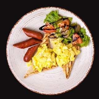 Омлет скрембл з баварськими ковбасками 