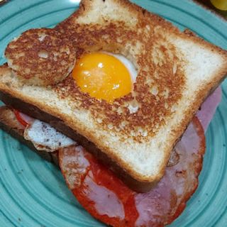 Sándwich De Pollo, Bacón Y Huevo