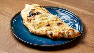 Pizza piroška kulen i kozji sir