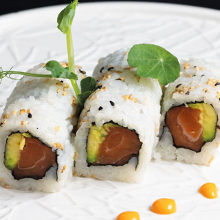 450.uramaki salmone avocado(8pz)三文鱼牛油果