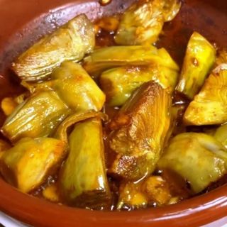 Alcachofas al ajillo con guindilla