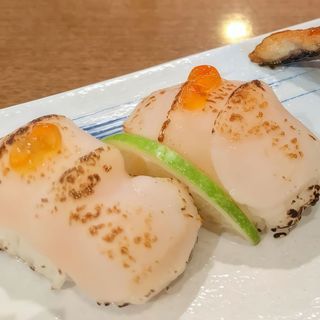 Aburinigiri Hotate (1 ud)