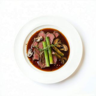 Ternera Con Bambú Y Setas Chinas