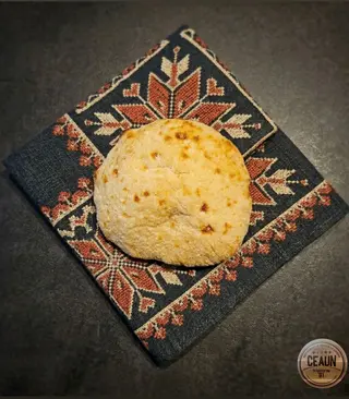 Painica rotunda coapta pe vatra