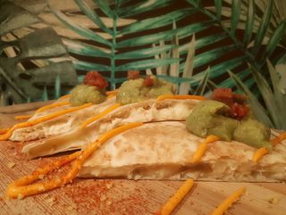 Quesadilla De Pollo Reina