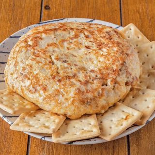 Tortilla de patata con rulo de  cabra y pimiento de piquillo