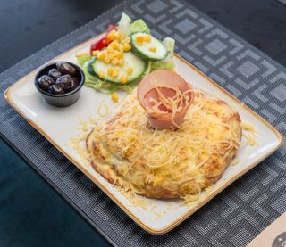 Croque (Madame, Monsieur)