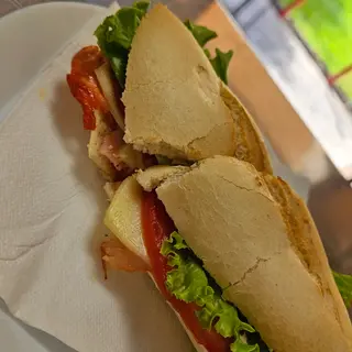 Bocadillo mixto (jamón y queso)