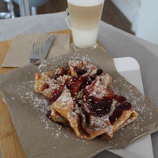 Crepes con mermelada de frutos rojos