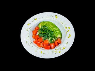 Боул з лососем та авокадо