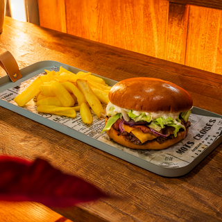 Oradea Special Burger cu Cartofi prajiti