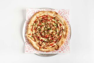 Пицца с цыпленком и соусом барбекю