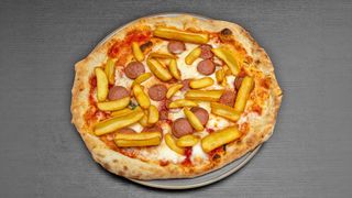 Würstel e patatine