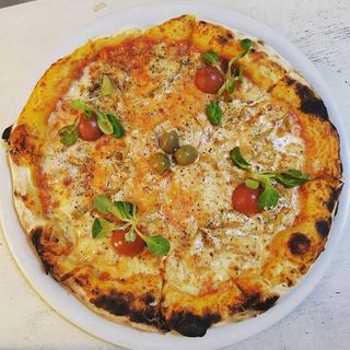 Quattro formaggi pizza