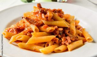 Pennete all' amatriciana + Lattina Coca-Cola