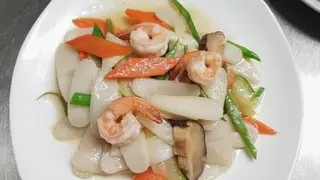 203 Gnocchi di riso con verdure e gamberi