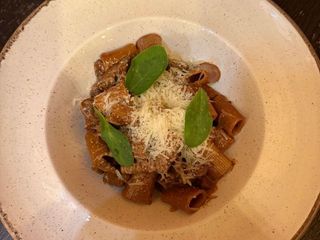 Паста з яловичиною та грибами