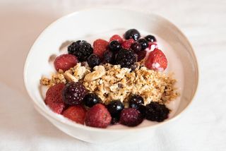 Yogur Griego Con Granola Gluten Free Sin Azúcar Y Frutos Rojos