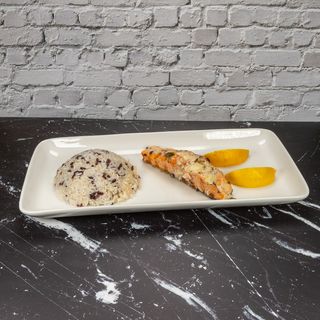 Изпечено  от сьомга с пъстър ориз и маслено-лимонов сос (350г)