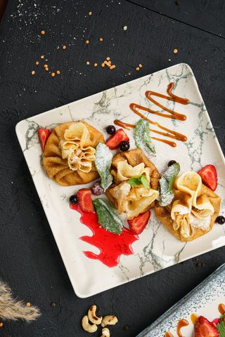 Блины с творожным кремом и ягодами (350г)