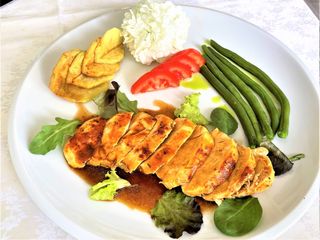 Petto di pollo ai ferri con verdure grigliate