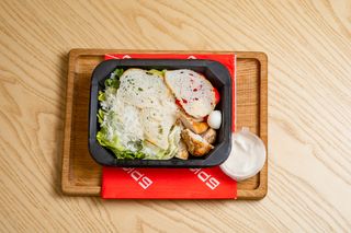 Салат Цезарь с курицей (300г)