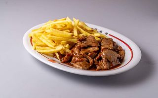 60. Ternera con Patatas Fritas