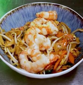 PAD THAI CON GAMBONES