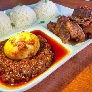 White Rice And Atadindin Sauce