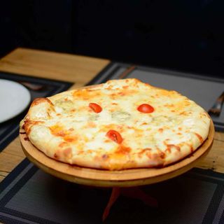 პიცა 4 ყველით