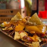 Nachos Con Salsa De Queso Cheddar