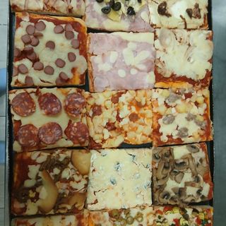 Pizza Bandeja Familiar (15 Porciones mixtas)