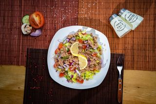 Salată al tono