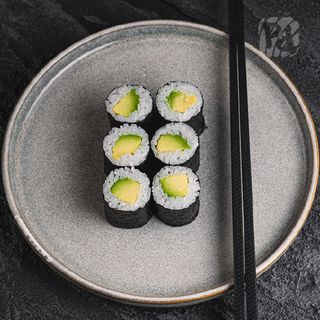 Макі з авокадо Хас (105г)