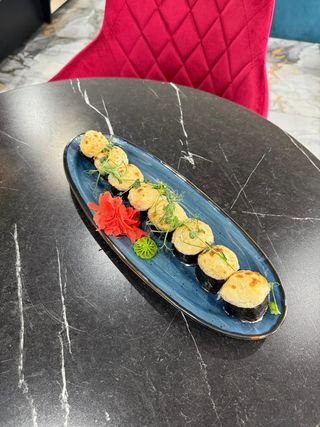 Роллы запеченные с шапочкой (180г)