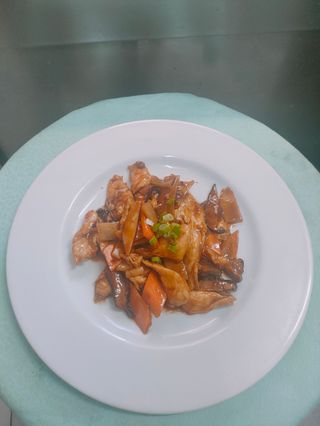 167. Pollo con funghi e bambù