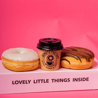 Combo: 1 Café + 2 Donuts