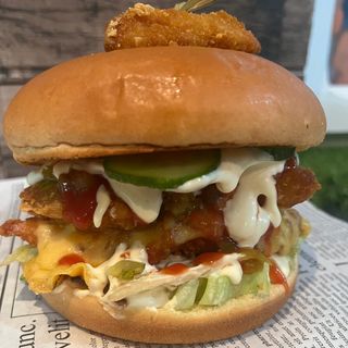 Чикън начос бургер и картофки