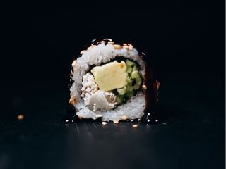 Каліфорнія з вугрем (265g)