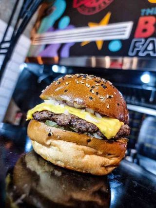 AMERICAN JUST CHEESEBURGER 290GR