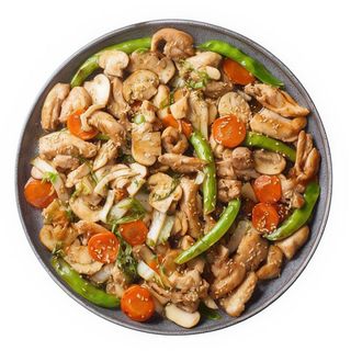 Pollo con setas y bambú