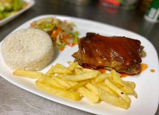 Costilla De Cerdo Con Salsa BBQ