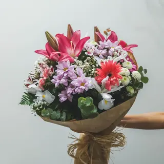 Ramo primaveral rosa (M)