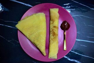 Velika palačinka Nutela sa mlevenim keksom