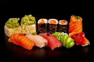 066 Sushi misto 11 pezzi