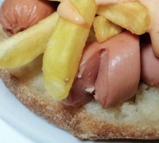 Puccia würstel patatine