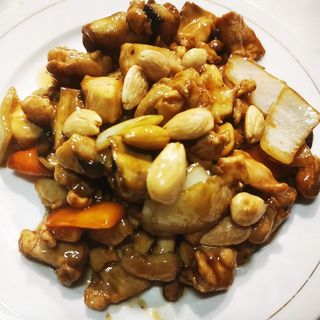 Pollo con almendras